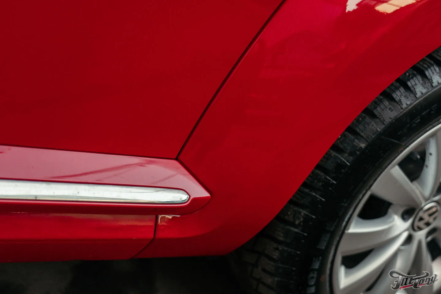 Кузовной ремонт Volkswagen Beetle. Как происходит подбор красного цвета?